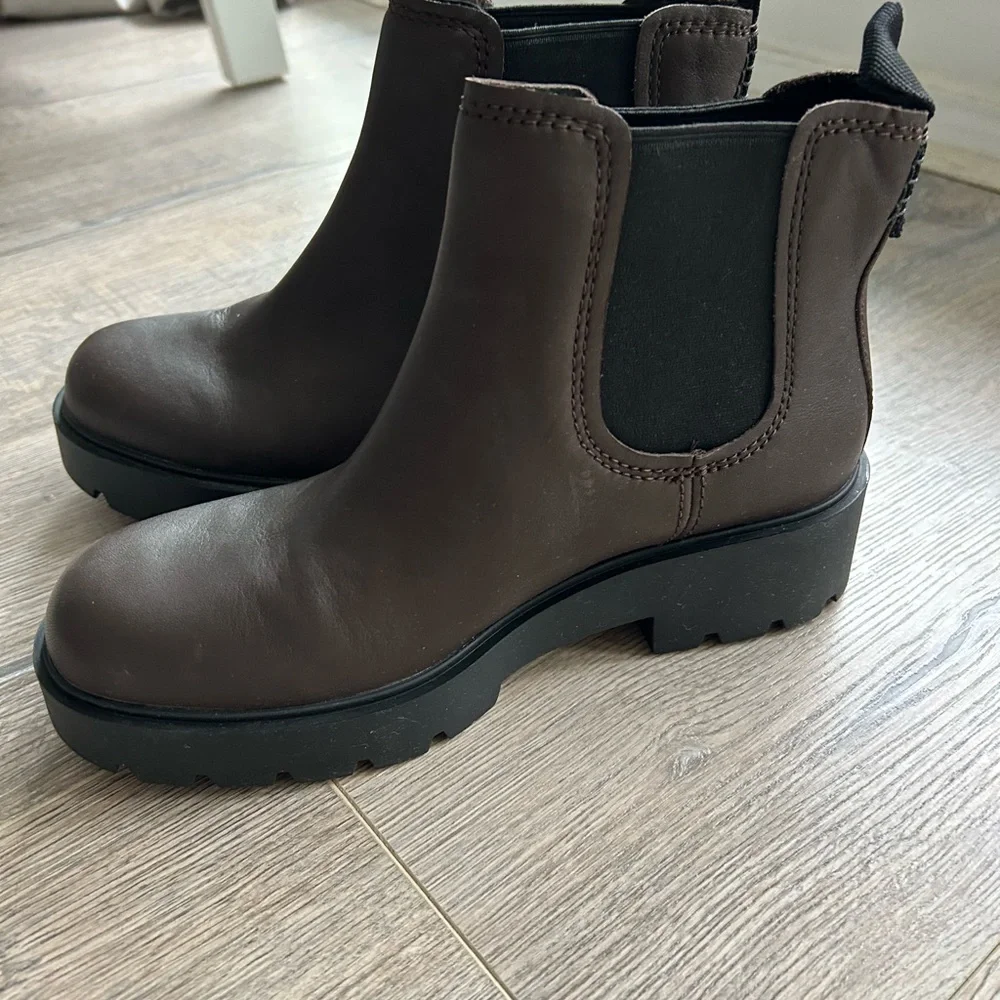 UGG Brown Leather Boot (Size 7 NWT) - Picture 5 of 5